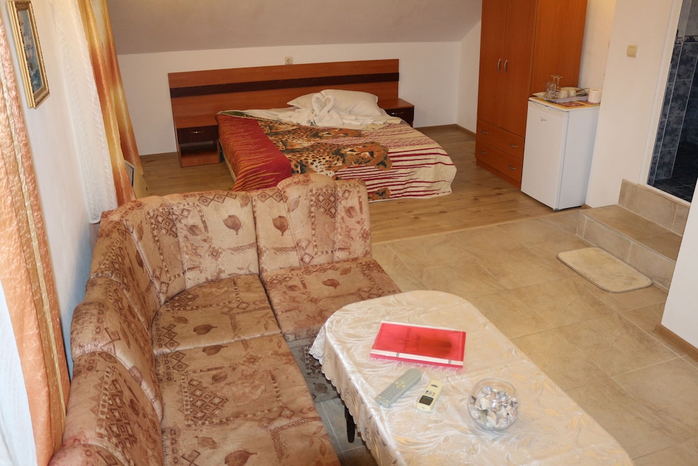 GUEST HOUSE LILIYA