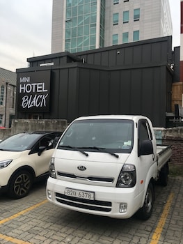 HOTEL BLACK
