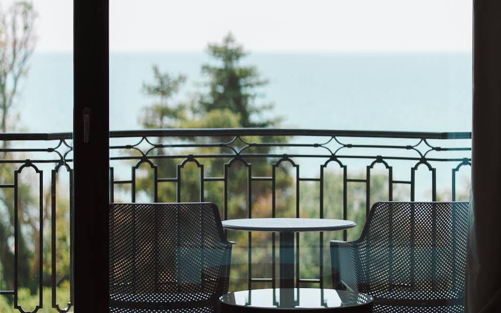 ASTOR GARDEN HOTEL