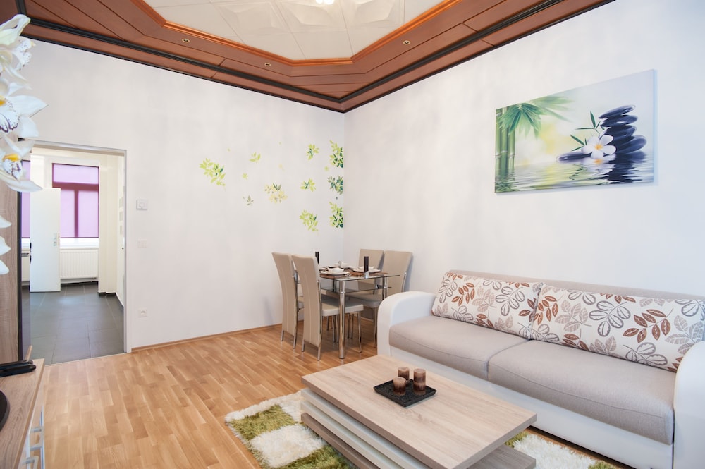 ROYAL RESORT APARTMENTS PUCHSBAUMGASSE