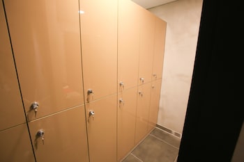 HOTEL 2.4