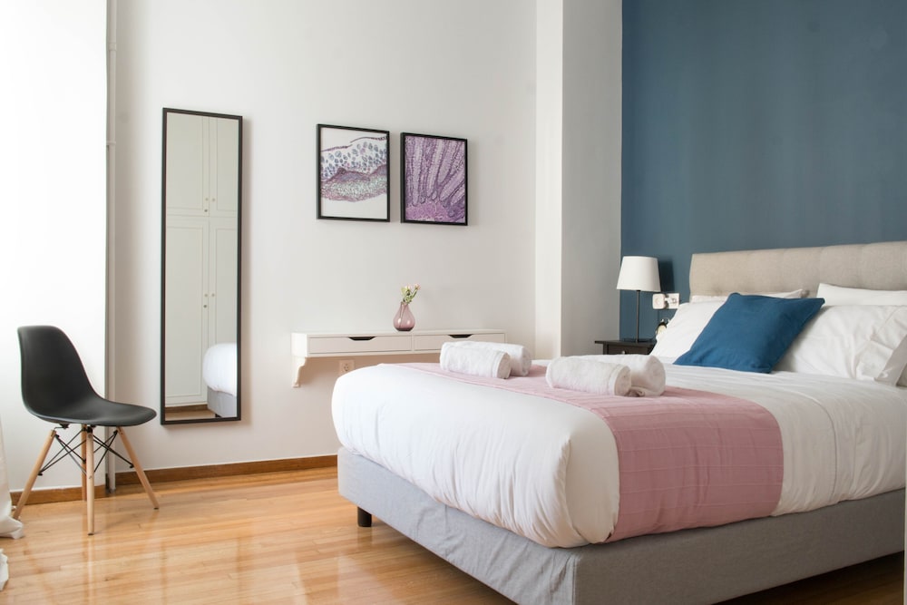 Chic & Cosy Flat In Plaka by Upstreet