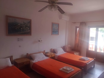 COSTAS INN
