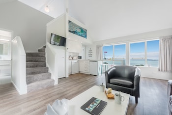 WOODSIDE BAY COTTAGE