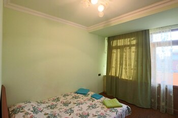 AMIRYAN STREET APARTMENT
