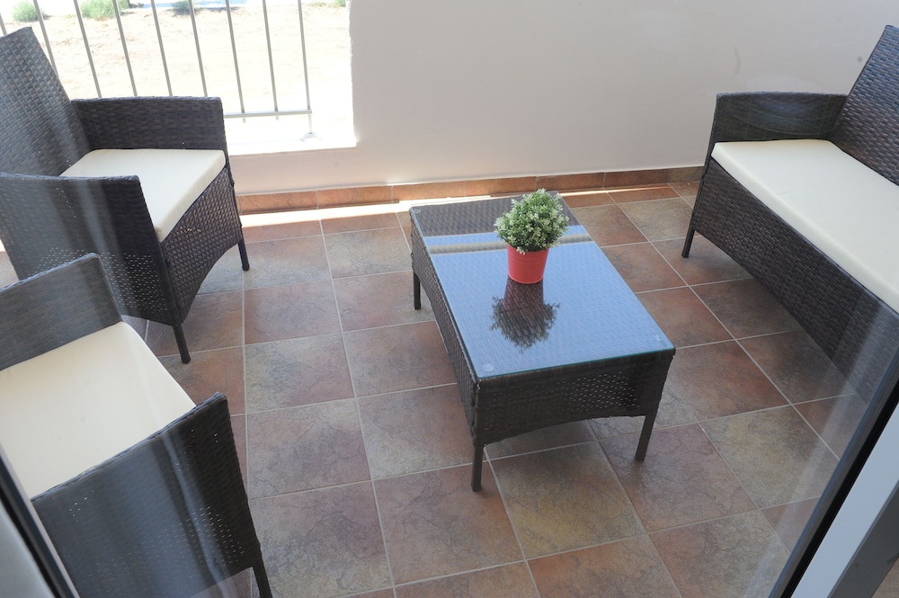 KITI DELUXE APARTMENTS