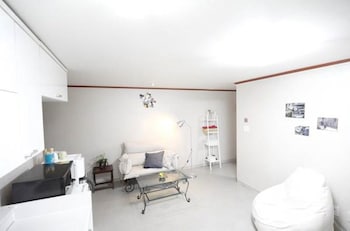 LOMBARD HOUSE - HOSTEL