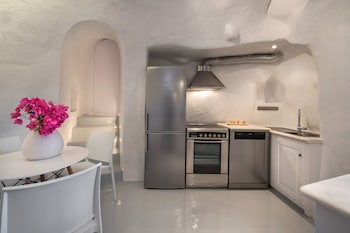 COSMOIA CAVE HOUSE