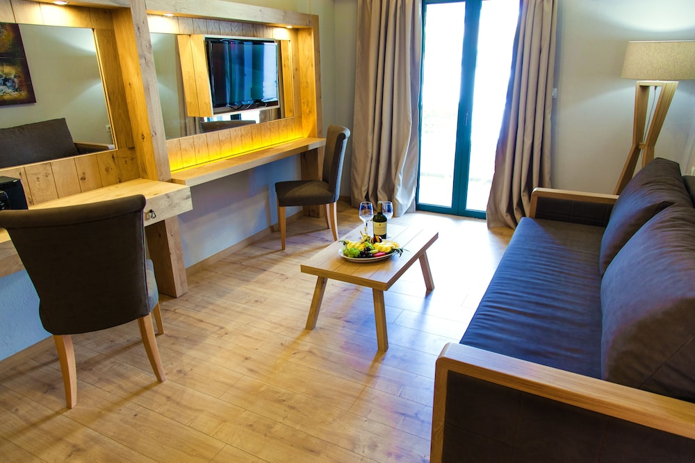 ELMI SUITES BEACH HOTEL