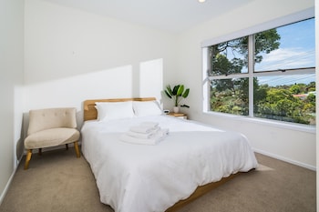 GLENFIELD SPACIOUS 3 BEDROOMS UNIT