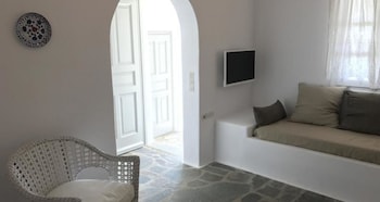 MYKONOS ESCAPE