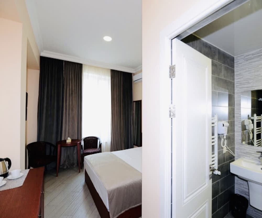 GRAND FORTUNE HOTEL