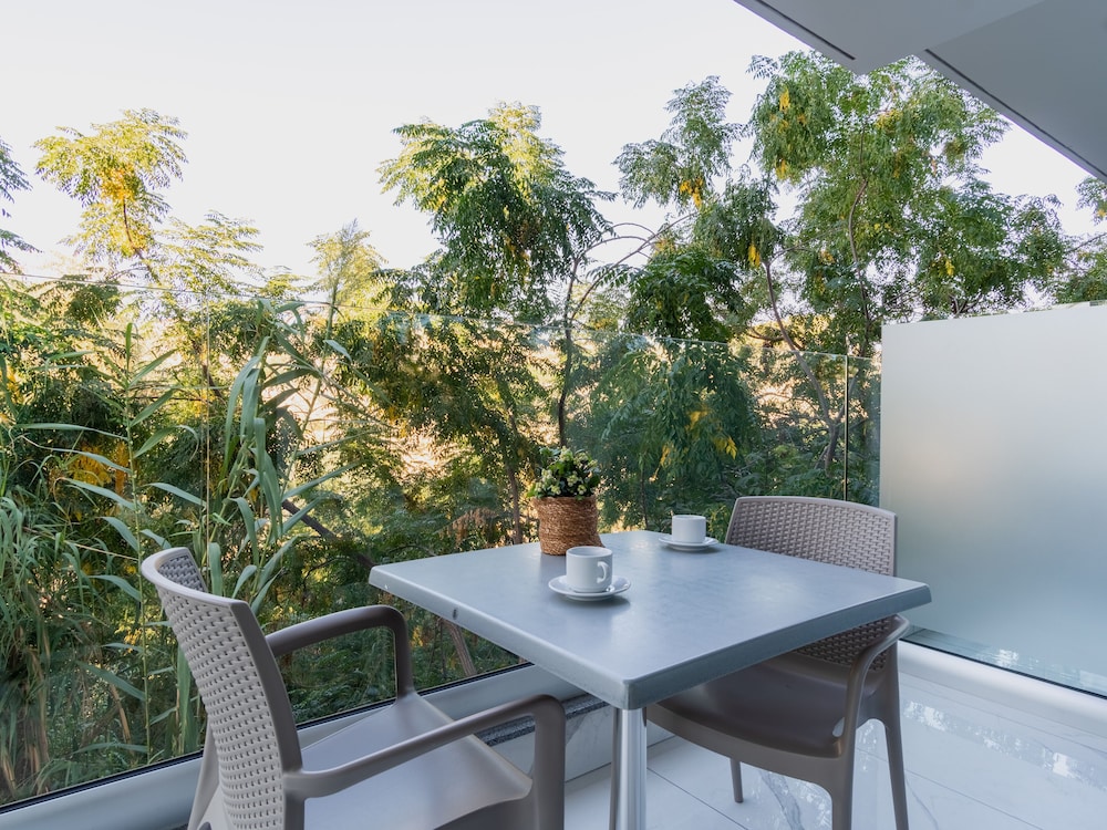 SANDERS RIO GARDENS - PRECIOUS STUDIO WITH SHARED POOL AND BALCONY