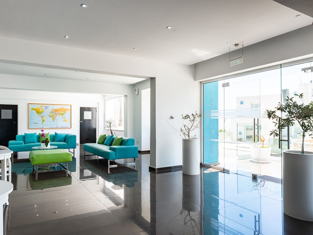 SANDERS RIO GARDENS - SMART 1-BEDROOM APARTMENT WITH SHARED POOL AND BALCONY