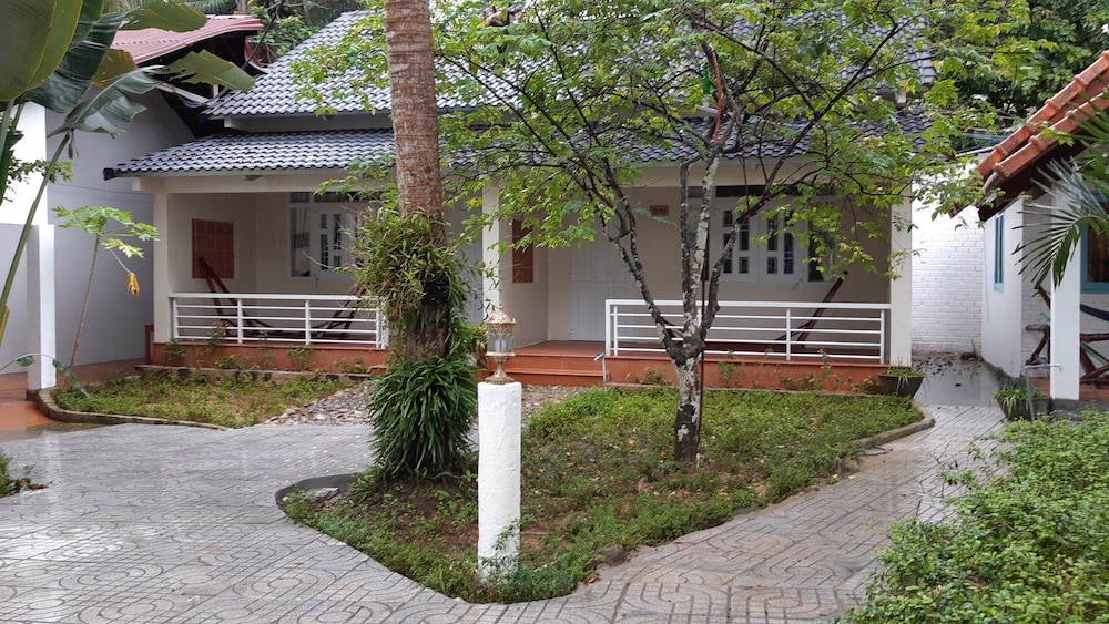 HOMESTEAD GARDEN VIEW