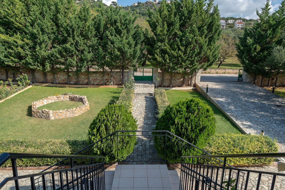 VISTA VERDE STUDIOS
