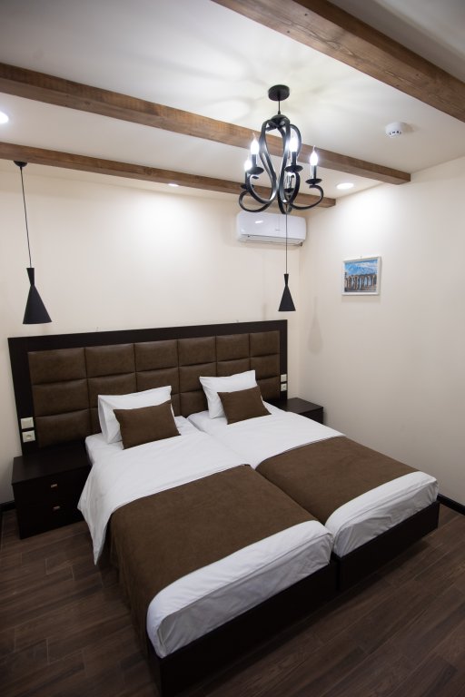 BOUTIQUE LIVING HOTEL