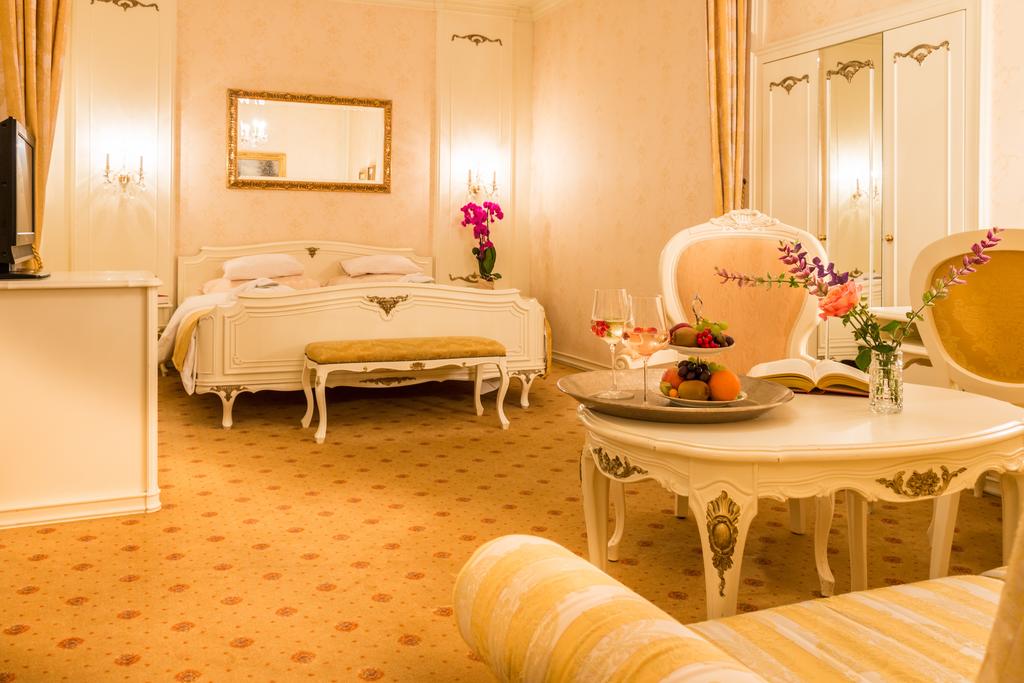 SCHLOSSHOTEL ROMISCHER KAISER