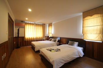 UTS GOLF VILLAGE