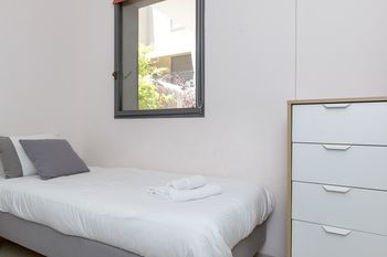 QUIET SPACIOUS DUPLEX 1MIN BEACH
