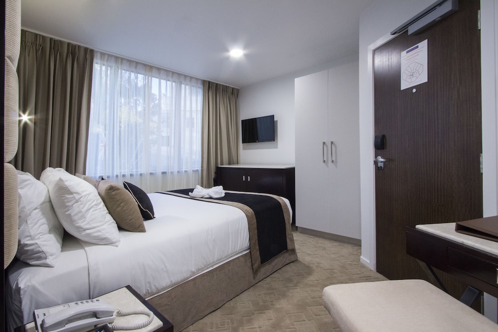 VR QUEEN STREET HOTEL AND SUITES