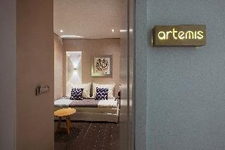 CONSOLATO BOUTIQUE