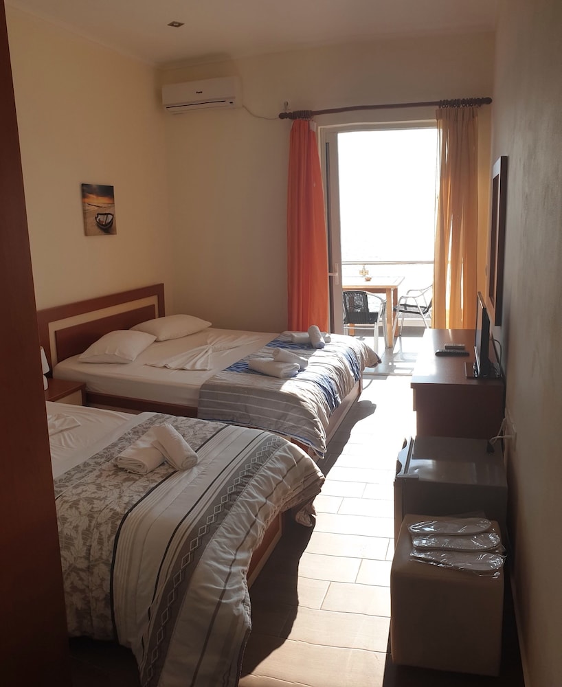 GOLDEN HOTEL