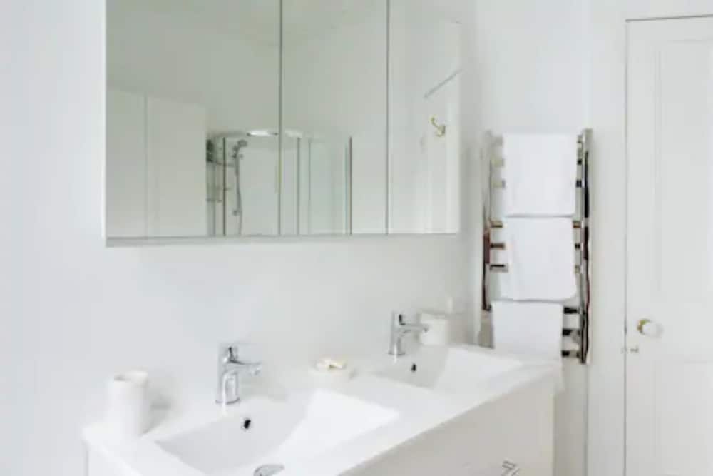 BRIGHT RENOVATED VILLA SHORT WALK TO PONSONBY ROAD