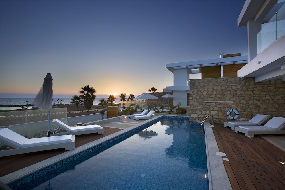 PARADISE COVE BEACH VILLAS