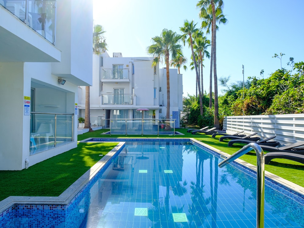 SANDERS RIO GARDENS - LOVELY 1-BEDROOM APARTMENT WITH SHARED POOL AND BALCONY