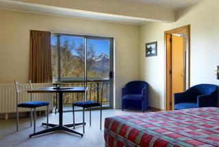 EARNSLAW LODGE