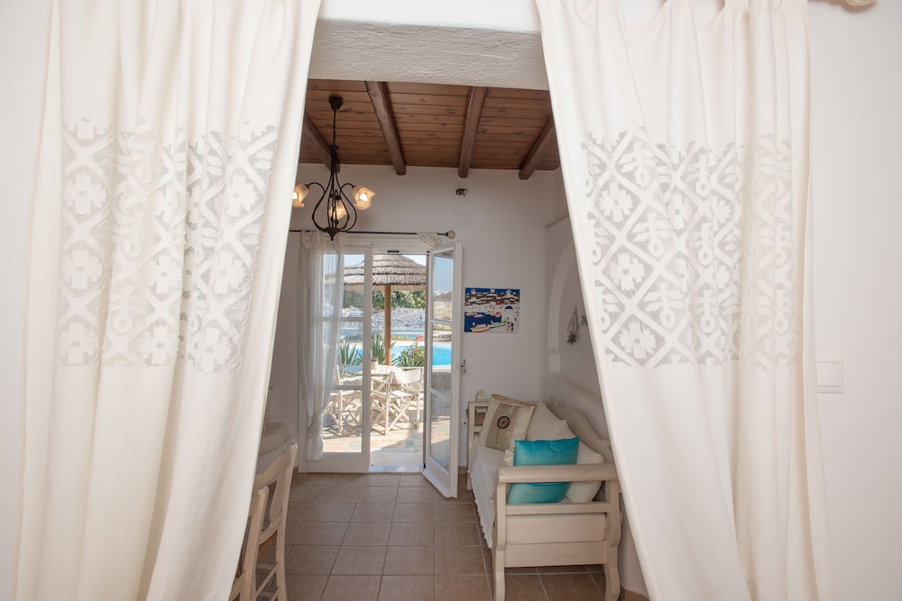 VILLA ANEMOESSA SKY BLUE WITH POOL