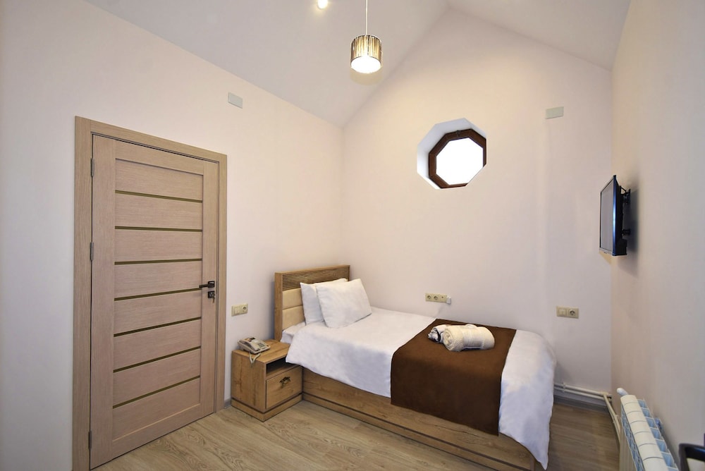 PATRIOTT HOTEL