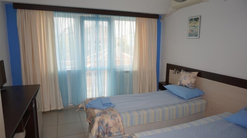 HOTEL LILIA 2