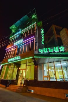 GREEN HOSTEL AND TOURS