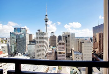 METROPOLIS 2 BEDROOM PARK SUITE