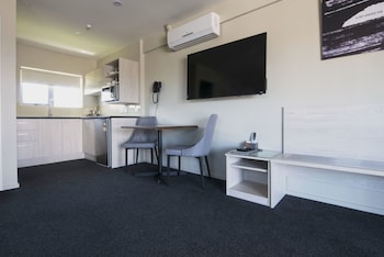 ELLERSLIE PALMS MOTEL