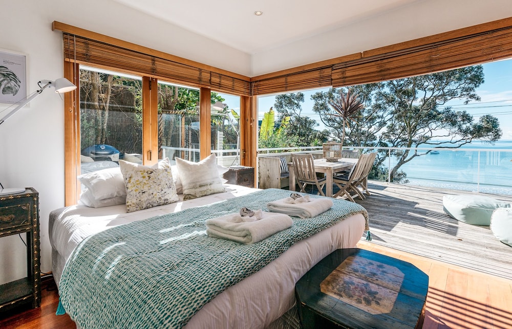 THE BEACH HOUSE