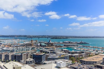 MODERN APARTMENT SHORT WALK TO SKYTOWER