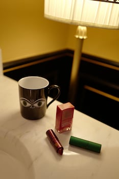 L'ESCAPE HOTEL