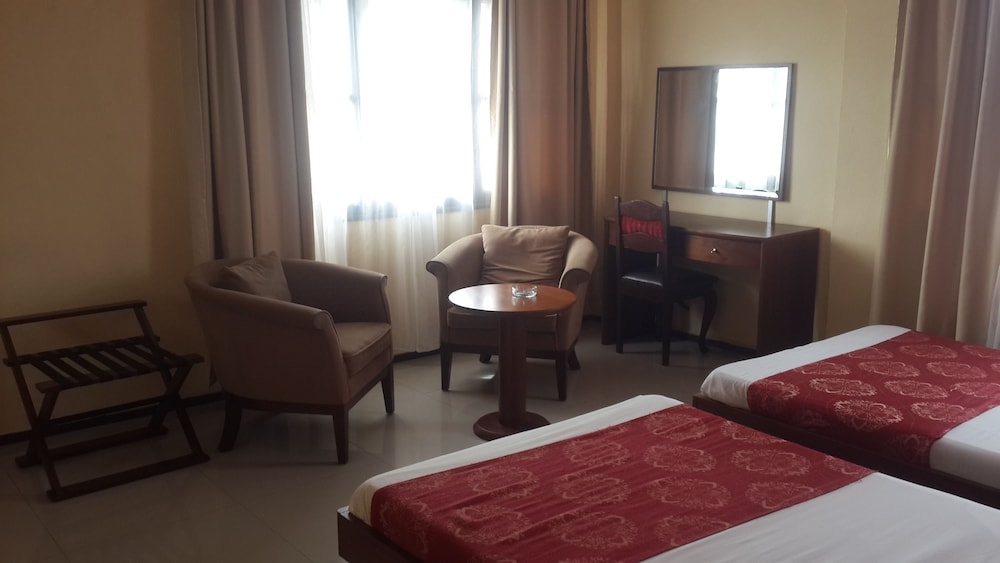 HOTEL PLAZZA INN