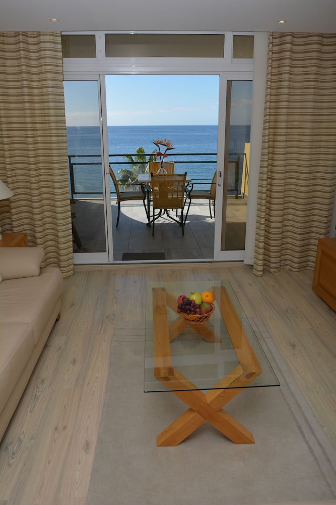 ATLANTIC VIEW 1 - APARTMENT WITH OCEAN VIEW & POOL