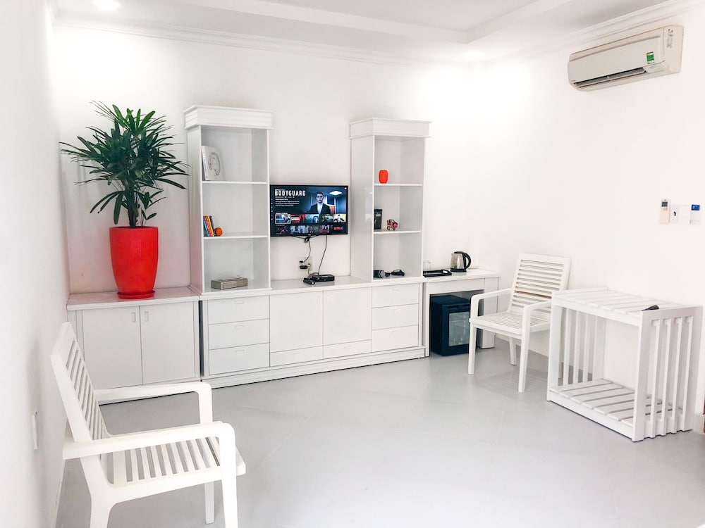 FRIENDS GAY GUESTHOUSE - CATERS TO GAY MEN