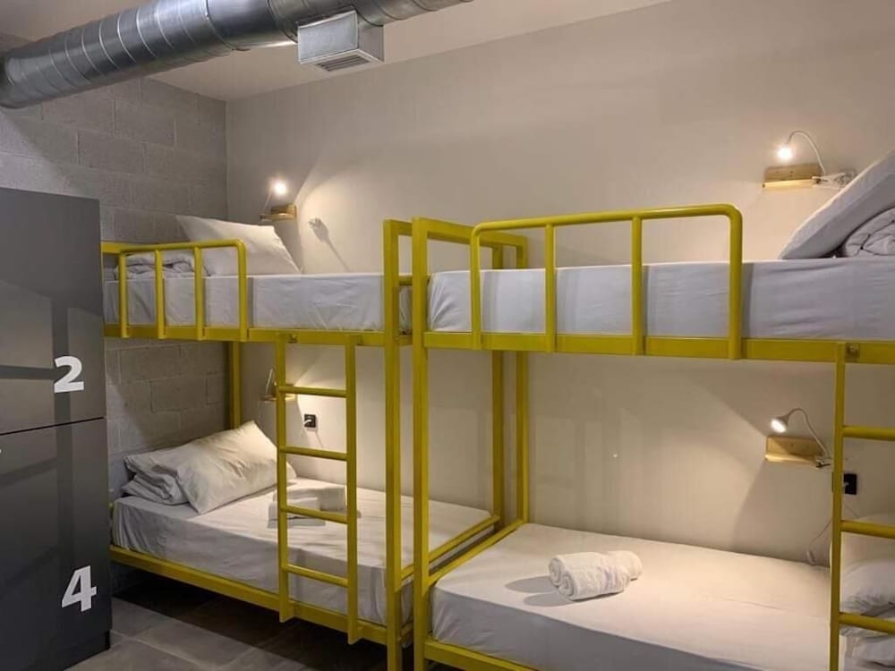 DUCK HOSTEL