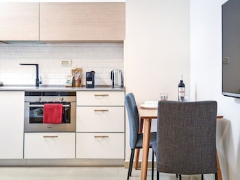 QUIET APT IN THE HEART OF THE CITY
