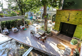 GARDEN HOUSE SUITES