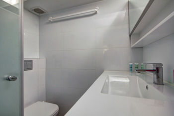 TLV BAUHAUS APARTMENTS