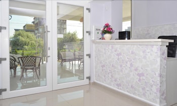 MYKONOS MAMAIA BOUTIQUE VILLA HOSTEL