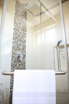LILI PENTHOUSE 2 BEDROOM SLEEPS 5