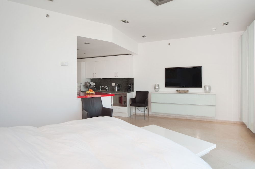 SEA VIEW LUXURY W BALCONY- HAYARKON 78